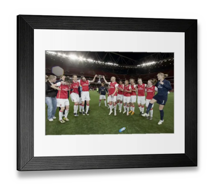 Framed Print : Arsenal Ladies celebrate with the Premier League