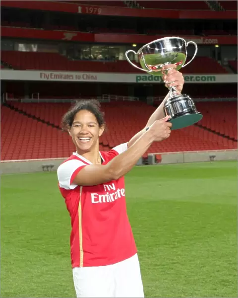 Mary Phillip (Arsenal) with the Premier League
