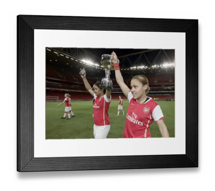 Framed Print : Alex Scott and Mary Phillip (Arsenal) with the Premier League Trophy Framed Print : Alex Scott and Mary Phillip (Arsenal) with the Premier League Trophy