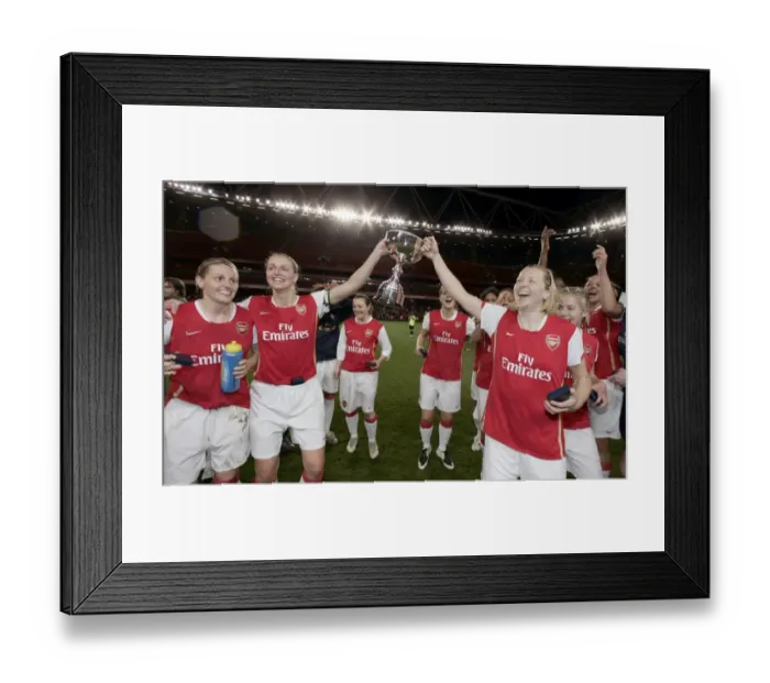 Framed Print : (L>R) Kelly Smith, Faye White and Jayne Ludlow (Arsenal) Framed Print : (L>R) Kelly Smith, Faye White and Jayne Ludlow (Arsenal)
