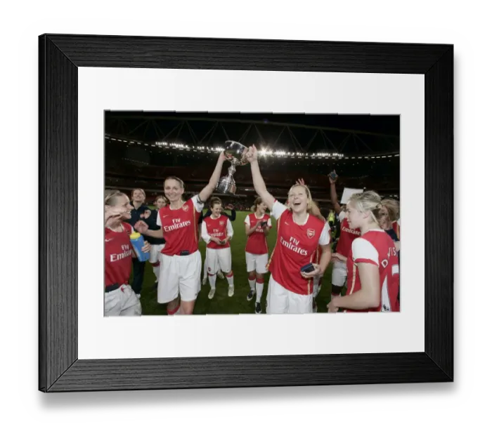Framed Print : Faye White and Jayne Ludlow (Arsenal) with the Premier League Trophy Framed Print : Faye White and Jayne Ludlow (Arsenal) with the Premier League Trophy