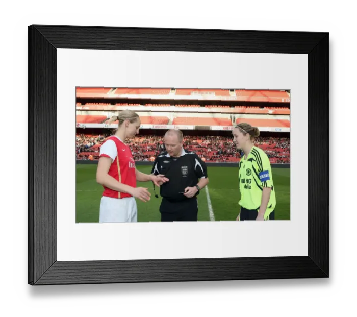 Framed Print : Faye White (Arsenal) and Casey Stoney (Chelsea) toss the coin before the match Framed Print : Faye White (Arsenal) and Casey Stoney (Chelsea) toss the coin before the match