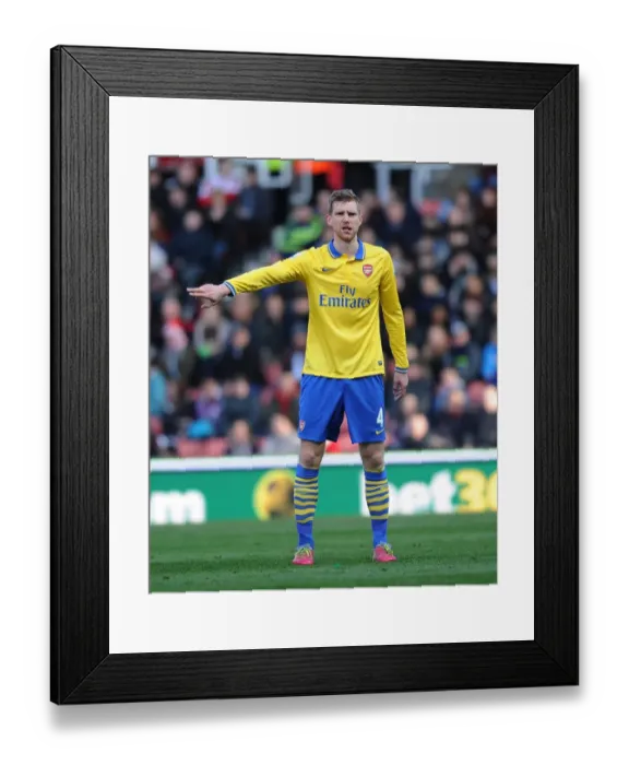 Framed Print : Per Mertesacker in Action: Stoke City vs Arsenal, Premier League 2013-14