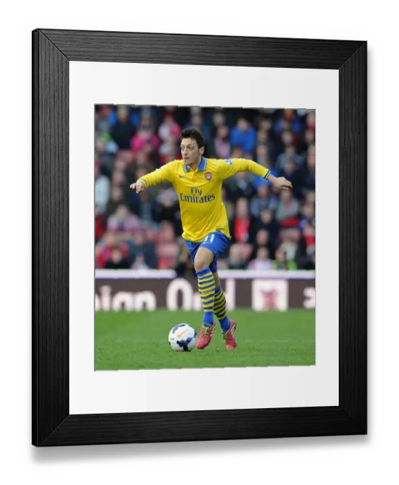 Framed Print : Mesut Ozil in Action: Stoke City vs. Arsenal, Premier League 2013-14 Framed Print : Mesut Ozil in Action: Stoke City vs. Arsenal, Premier League 2013-14