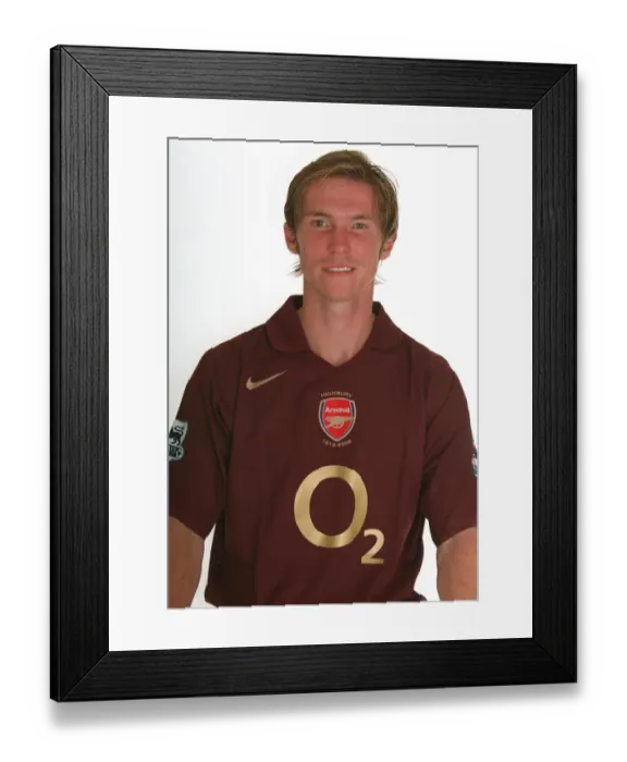 Framed Print : Arsenal 1st Team Photocall. Arsenal Stadium, Highbury, London, 4  /  8  /  05