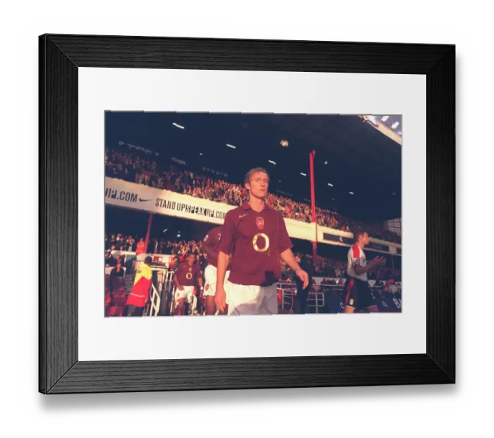 Framed Print : Alex Hleb (Arsenal) walks out onto the pitch before the match Framed Print : Alex Hleb (Arsenal) walks out onto the pitch before the match