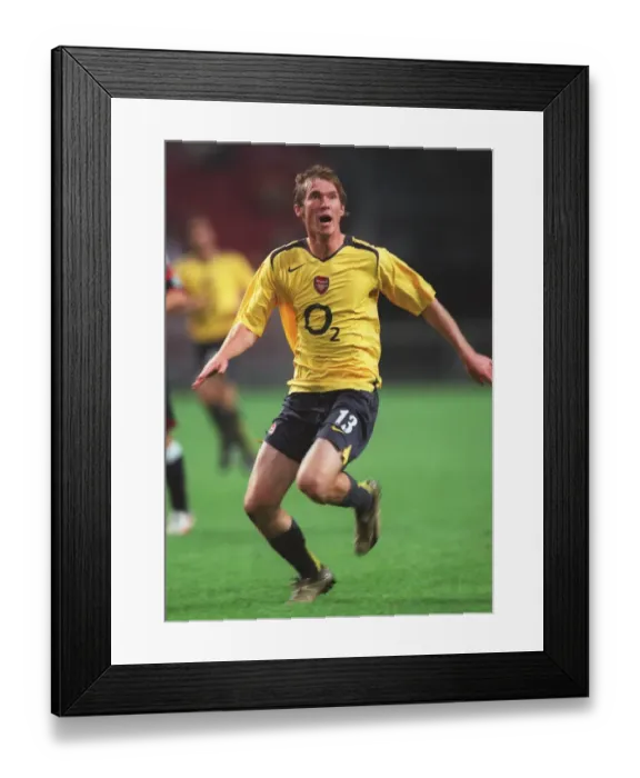 Framed Print : Alex Hleb in Action: Arsenal's Win over Ajax, Amsterdam Tournament 2005 Framed Print : Alex Hleb in Action: Arsenal's Win over Ajax, Amsterdam Tournament 2005