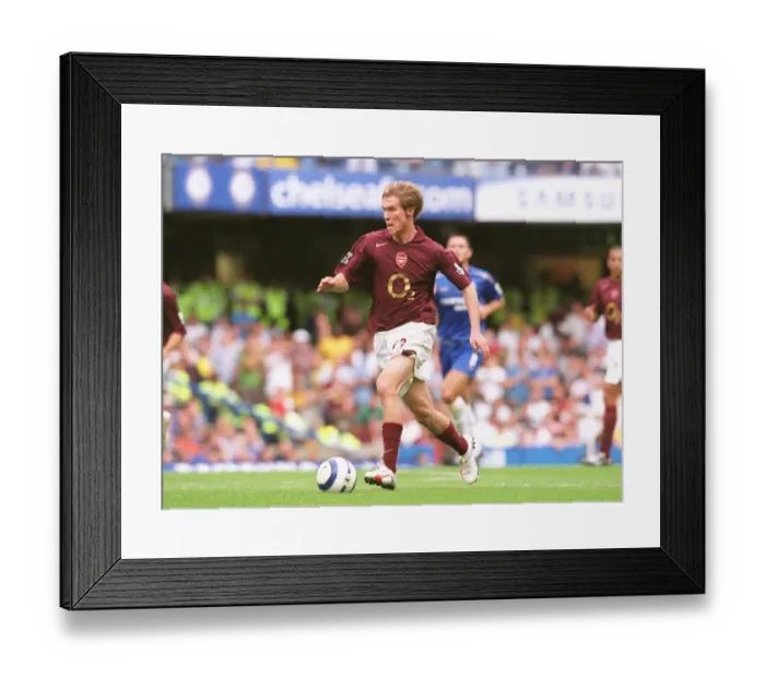 Framed Print : Alex Hleb (Arsenal). Chelsea 1: 0 Arsenal. FA Premier League Framed Print : Alex Hleb (Arsenal). Chelsea 1: 0 Arsenal. FA Premier League