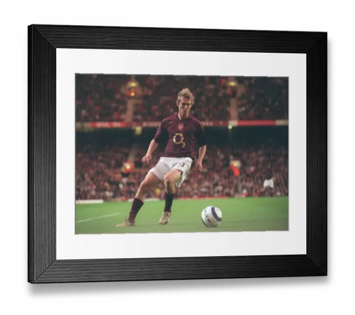 Framed Print : Alex Hleb (Arsenal). Arsenal 4: 1 Fulham. FA Premier League