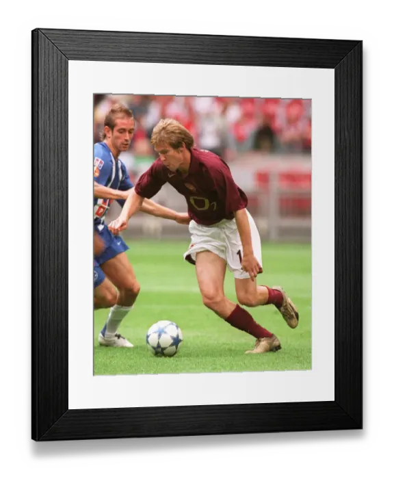 Framed Print : Alex Hleb's Game-Winning Goal: Arsenal's Triumph at the Amsterdam Tournament vs Porto, 2005