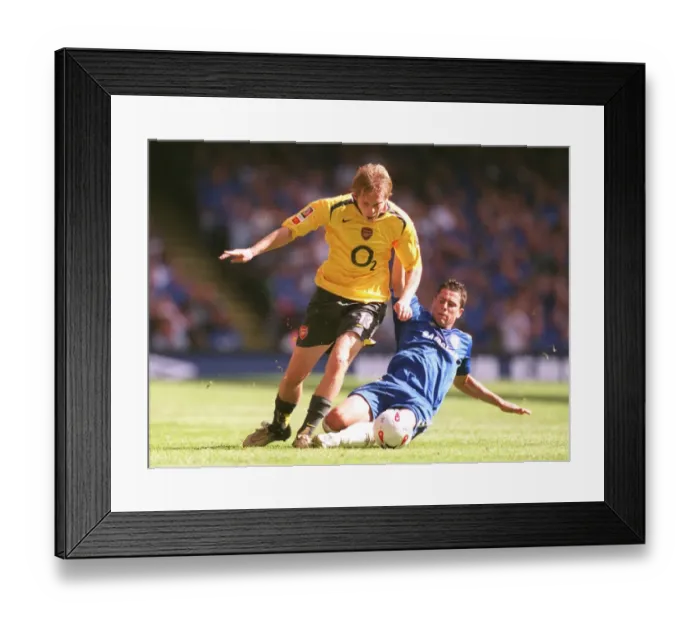 Framed Print : The Clash of Titans: Arsenal's Hleb vs. Chelsea's Del Horno in the FA Community Shield Showdown at Millennium Stadium (2005) Framed Print : The Clash of Titans: Arsenal's Hleb vs. Chelsea's Del Horno in the FA Community Shield Showdown at Millennium Stadium (2005)