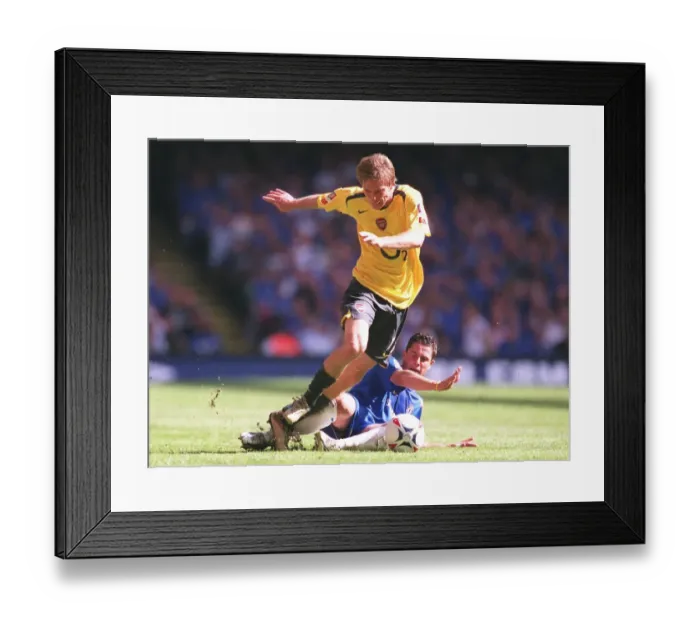 Framed Print : Alex Hleb (Arsenal) Asier Del Horno (Chelsea). Arsenal 1: 2 Chelsea Framed Print : Alex Hleb (Arsenal) Asier Del Horno (Chelsea). Arsenal 1: 2 Chelsea