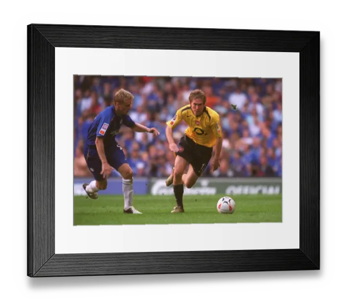 Framed Print : The Clash: Hleb vs. Duff - Arsenal 1:2 Chelsea in the FA Community Shield (2005) Framed Print : The Clash: Hleb vs. Duff - Arsenal 1:2 Chelsea in the FA Community Shield (2005)