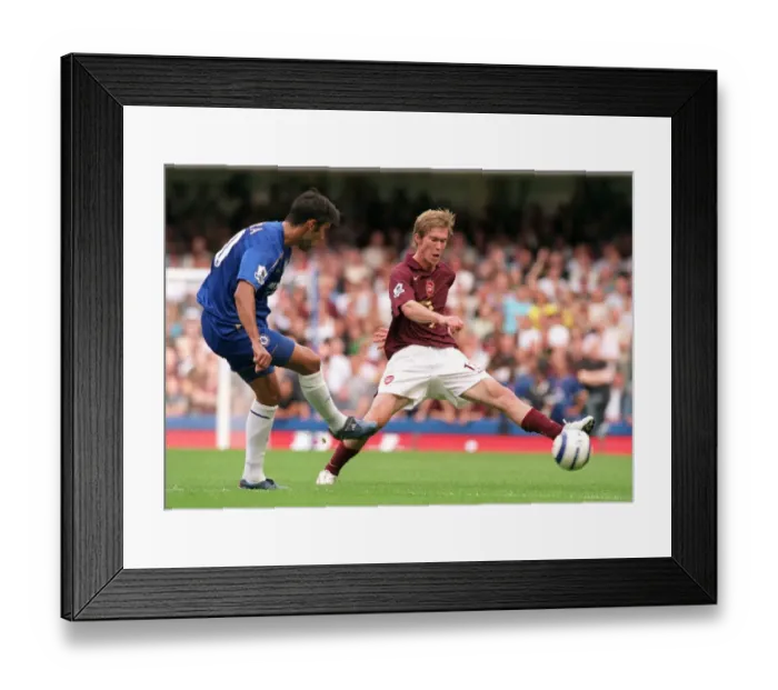 Framed Print : Alex Hleb (Arsenal) Paulo Ferreira (Chelsea). Chelsea 1: 0 Arsenal