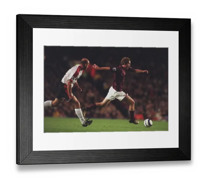 Framed Print : Alex Hleb (Arsenal) Claus Jensen (Fulham). Arsenal 4: 1 Fulham