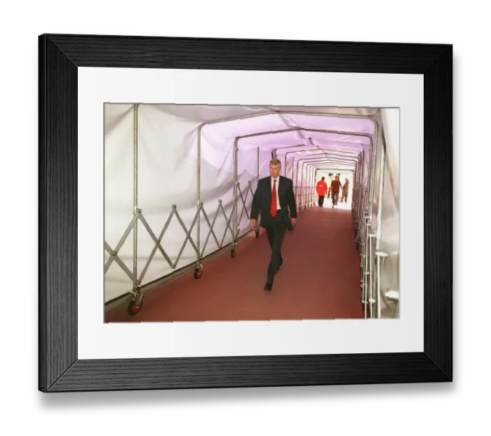 Framed Print : Arsene Wenger: Arsenal Manager in Defeat at FA Community Shield vs Chelsea, 2005