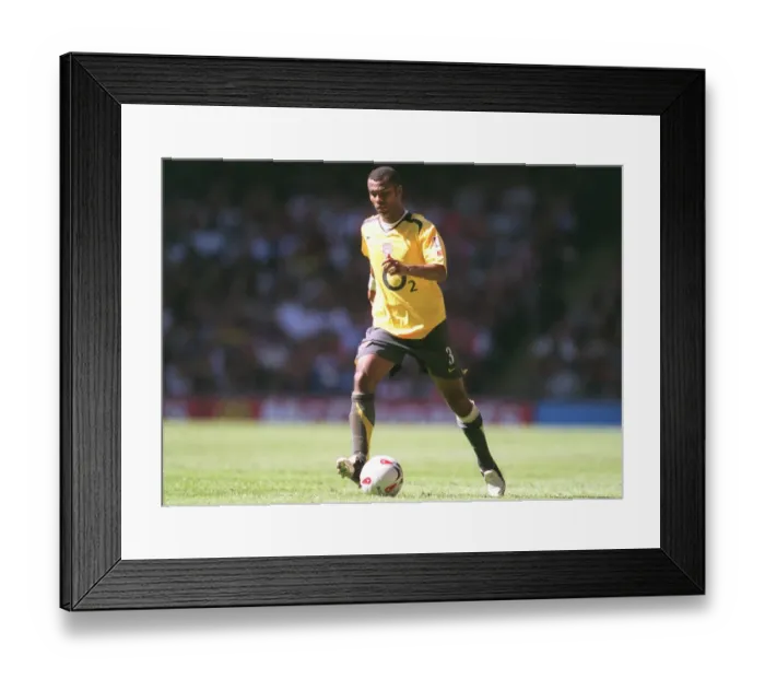 Framed Print : Ashley Cole in Action: Arsenal vs. Chelsea, FA Community Shield 2005