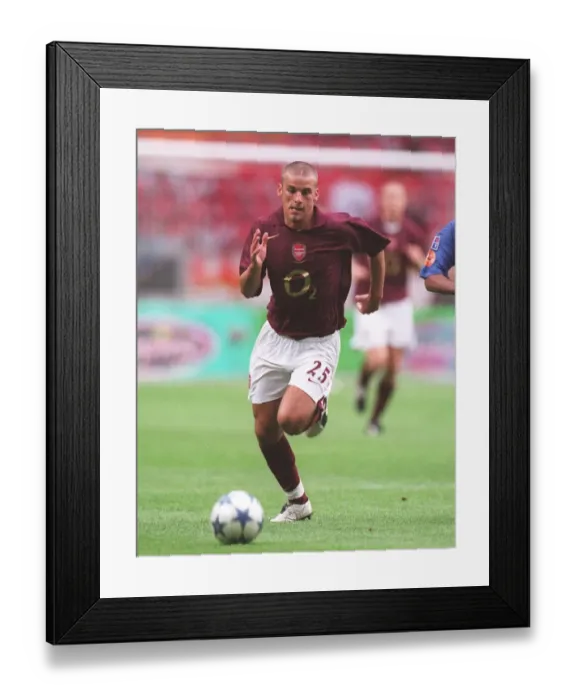 Framed Print : David Bentley (Arsenal). Arsenal 2: 1 Porto. The Amsterdam Tournament