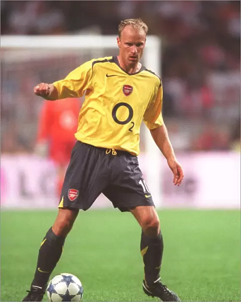 Dennis Bergkamp's Epic Victory Goal: Arsenal's Triumph at Amsterdam Tournament, 29 / 7 / 05