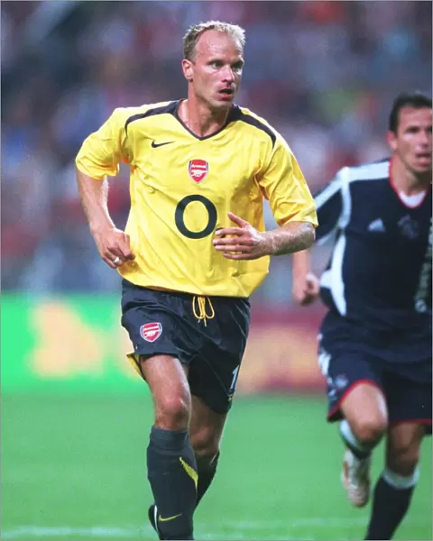 Dennis Bergkamp's Iconic Victory Goal: Arsenal's Triumph at the Amsterdam Tournament, 1995