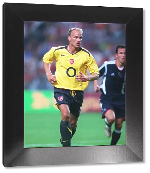 Dennis Bergkamp's Iconic Victory Goal: Arsenal's Triumph at the Amsterdam Tournament, 1995