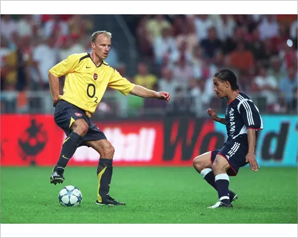 Dennis Bergkamp (Arsenal) Nigel De Jong (Ajax). Ajax 0: 1 Arsenal