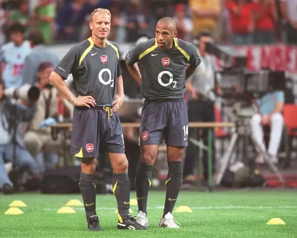 Thierry Henry and Dennis Bergkamp (Arsenal). Ajax 0: 1 Arsenal