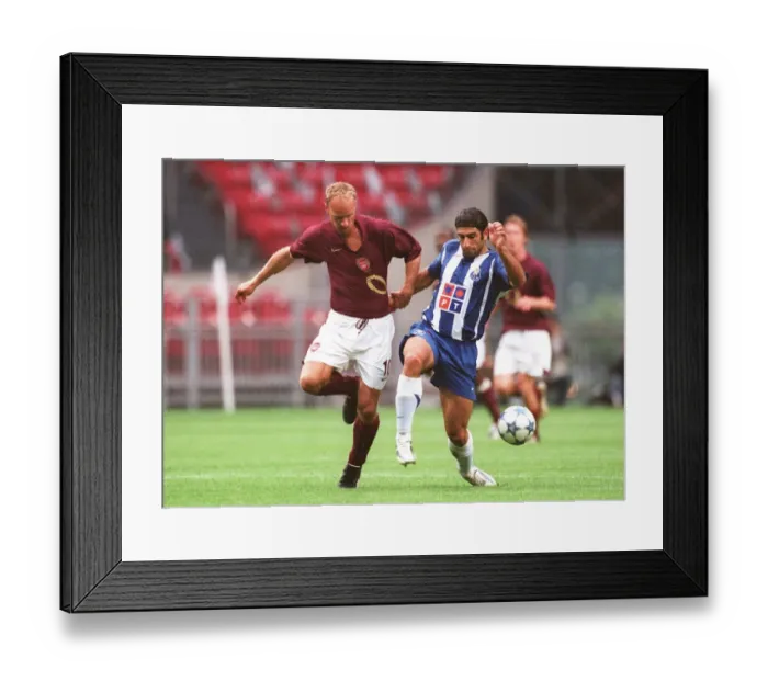 Framed Print : Dennis Bergkamp (Arsenal) Sonkaya (Porto). Arsenal 2: 1 Porto Framed Print : Dennis Bergkamp (Arsenal) Sonkaya (Porto). Arsenal 2: 1 Porto