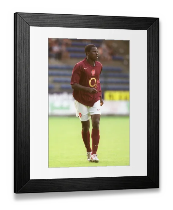 Framed Print : Emmaunel Eboue (Arsenal). Beveren 3: 3 Arsenal. Pres Season Friendly