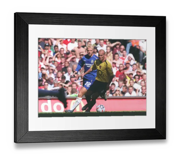 Framed Print : Freddie Ljungberg (Arsenal) Eidur Gudjohsen (Chelsea). Arsenal 1: 2 Chelsea
