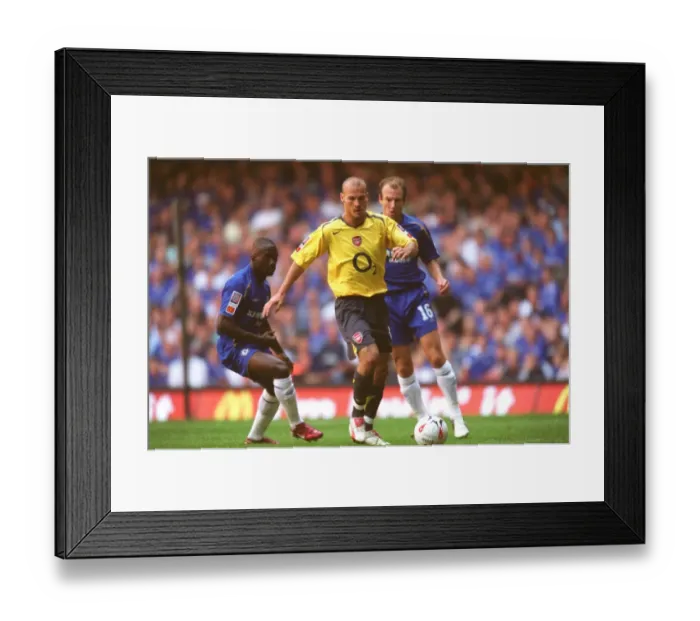 Framed Print : Freddie Ljungberg (Arsenal) Claude Makelele (Chelsea). Arsenal 1: 2 Chelsea