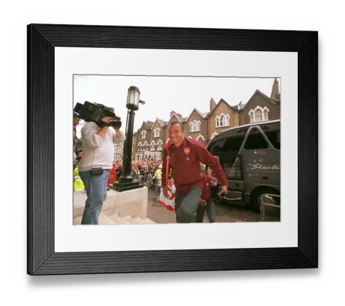 Framed Print : Gilberto (Arsenal) climbs the steps into the Marble Hall
