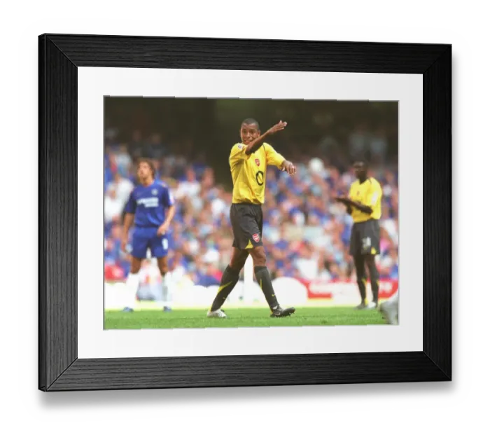 Framed Print : Gilberto's Defiant Stand: Arsenal vs. Chelsea, FA Community Shield 2005