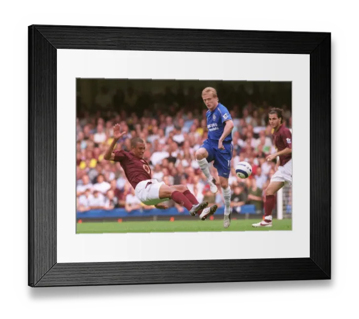 Framed Print : Gilberto (Arsenal) Damien Duff (Chelsea). Chelsea 1: 0 Arsenal Framed Print : Gilberto (Arsenal) Damien Duff (Chelsea). Chelsea 1: 0 Arsenal