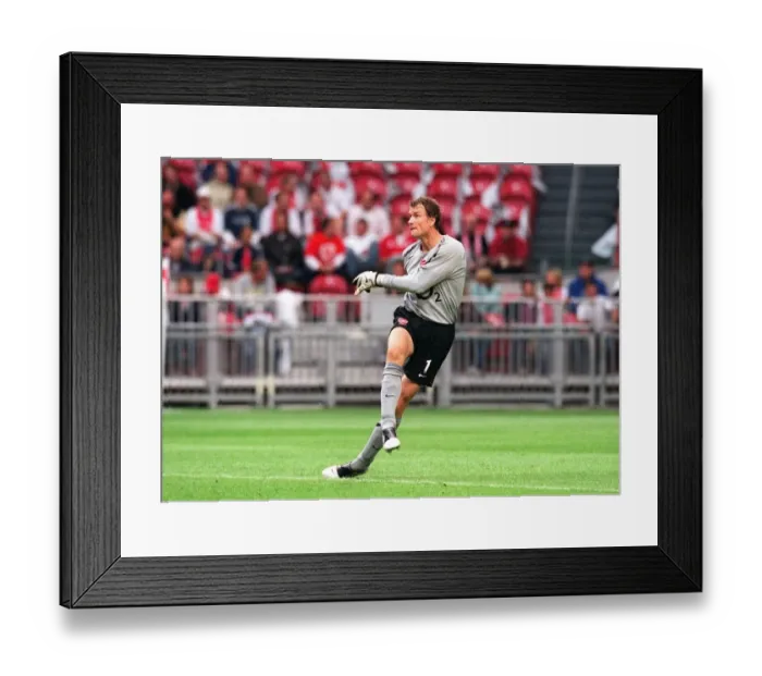 Framed Print : Jens Lehmann's Heroics: Arsenal's Triumph over Porto at the Amsterdam Tournament, 2005