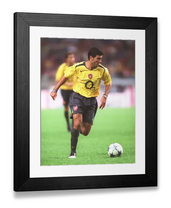 Framed Print : Jose Reyes in Action: Arsenal's Win against Ajax in Amsterdam Tournament (2005)