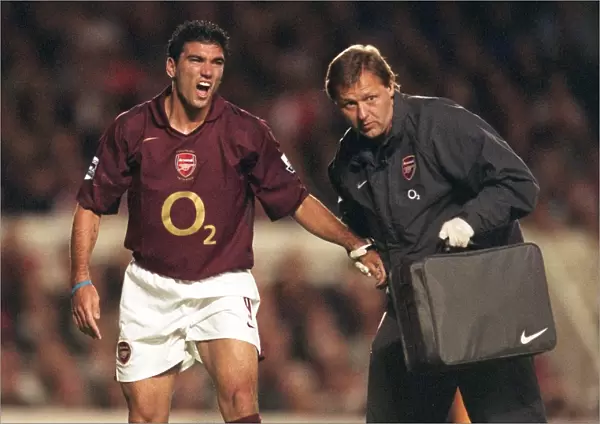 Jose Reyes (Arsenal) and Physio Gary Lewin. Arsenal 4: 1 Fulham