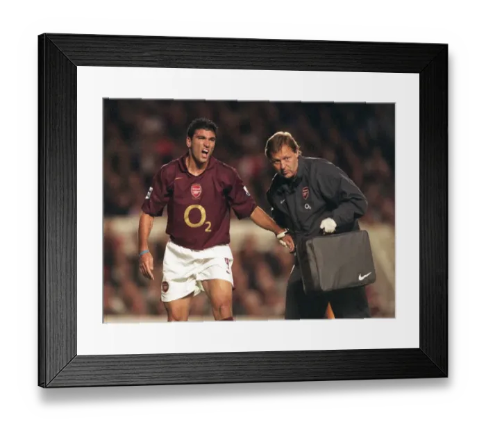 Framed Print : Jose Reyes (Arsenal) and Physio Gary Lewin. Arsenal 4: 1 Fulham
