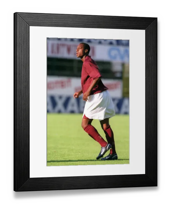 Framed Print : Justin Hoyte (Arsenal). Beveren 3: 3 Arsenal. Pres Season Friendly Framed Print : Justin Hoyte (Arsenal). Beveren 3: 3 Arsenal. Pres Season Friendly