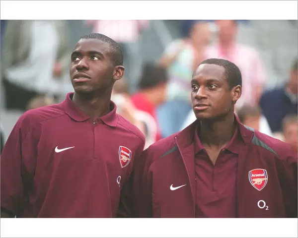 Fabrice Muamba and Justin Hoyte (Arsenal). Ajax 0: 1 Arsenal