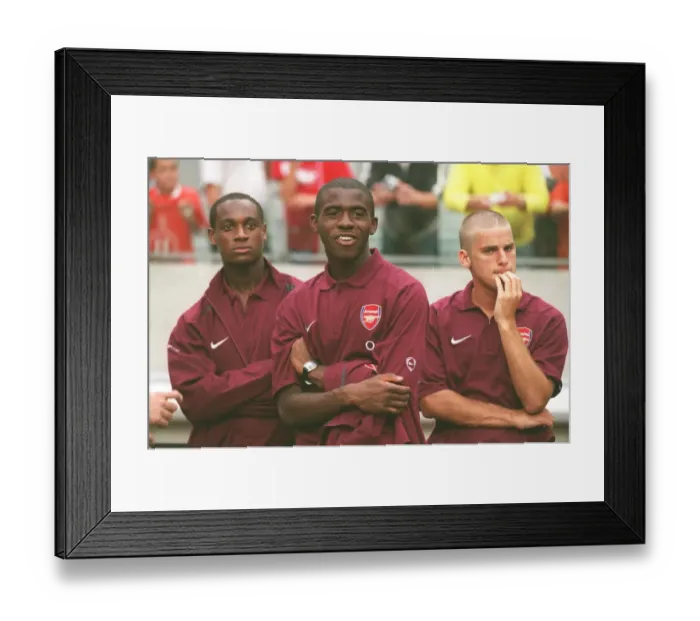 Framed Print : (L>R) Justin Hoyte, Fabrice Muamba and David Bentley (Arsenal) Framed Print : (L>R) Justin Hoyte, Fabrice Muamba and David Bentley (Arsenal)