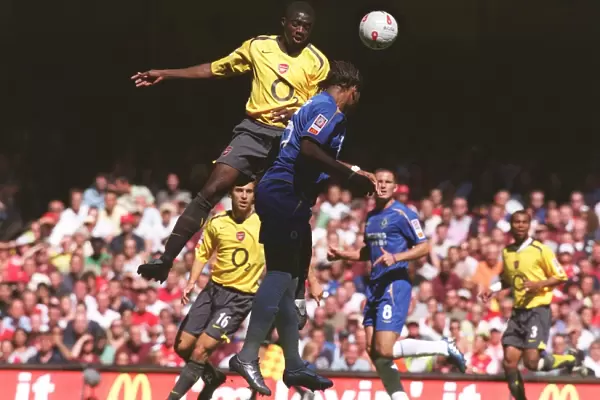 Kolo Toure (Arsenal) Didier Drogba (Chelsea). Arsenal 1: 2 Chelsea