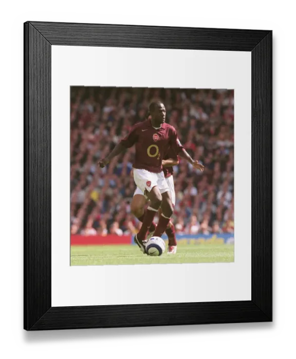 Framed Print : Lauren (Arsenal). Arsenal 2: 0 Newcastle United. FA Premier League