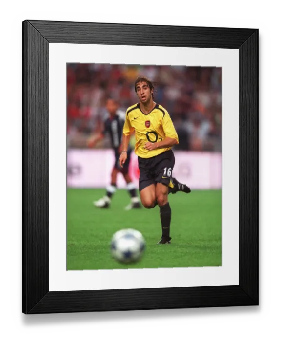 Framed Print : Mathieu Flamini (Arsenal). Ajax 0: 1 Arsenal Framed Print : Mathieu Flamini (Arsenal). Ajax 0: 1 Arsenal