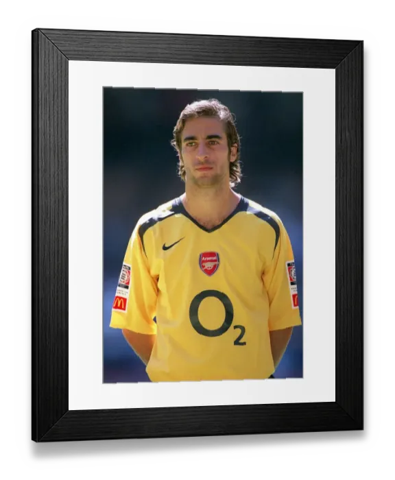 Framed Print : Mathieu Flamini (Arsenal). Arsenal 1: 2 Chelsea. FA Community Shield Framed Print : Mathieu Flamini (Arsenal). Arsenal 1: 2 Chelsea. FA Community Shield