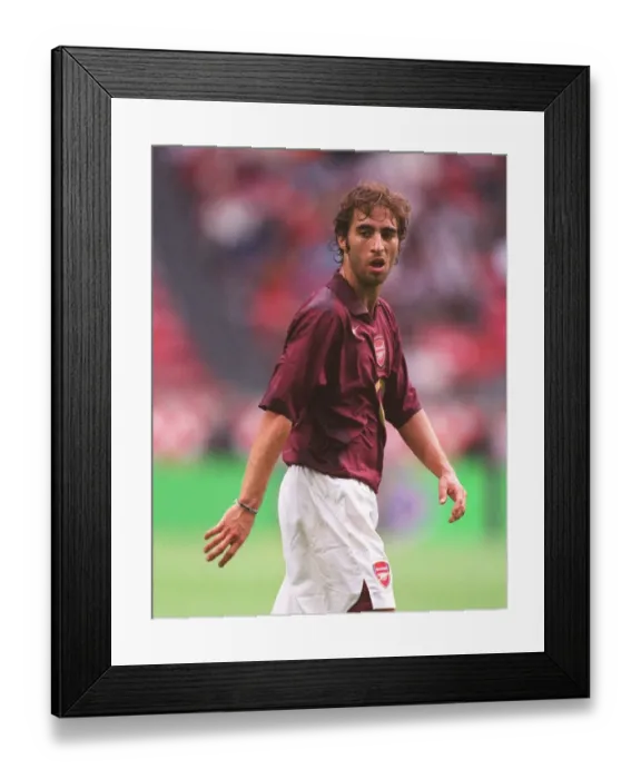 Framed Print : Flamini's Thrilling Winning Goal: Arsenal's Triumph at Amsterdam Tournament vs Porto Framed Print : Flamini's Thrilling Winning Goal: Arsenal's Triumph at Amsterdam Tournament vs Porto