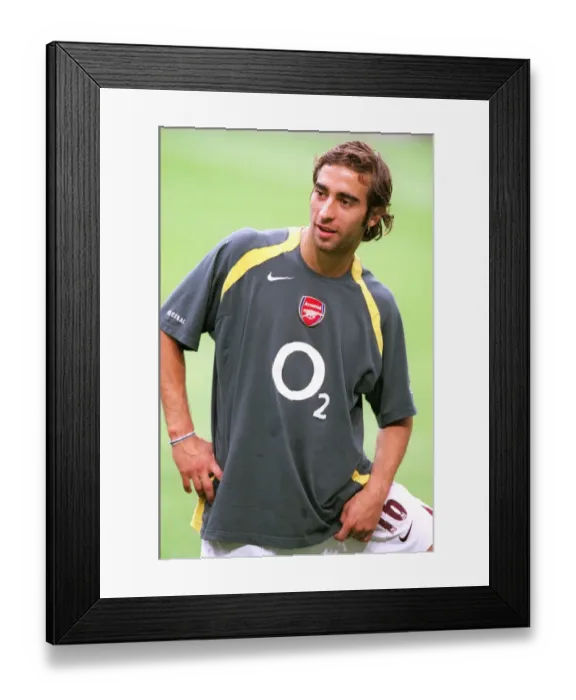 Framed Print : Flamini and Postiga in Action: Arsenal's Victory over Porto at the Amsterdam Tournament (31 / 7 / 05)