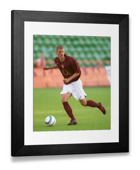 Framed Print : Matthew Connolly (Arsenal). Arsenal Reserves 5: 2 Leicester City Reserves