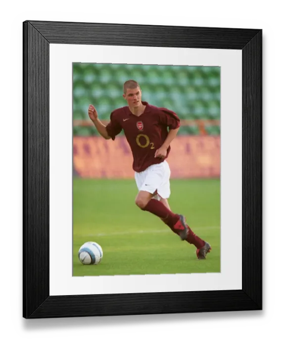 Framed Print : Arsenal's Matthew Connolly Scores in Resounding 5-2 Victory over Leicester City Reserves at Underhill, Barnet (August 30, 2005) Framed Print : Arsenal's Matthew Connolly Scores in Resounding 5-2 Victory over Leicester City Reserves at Underhill, Barnet (August 30, 2005)