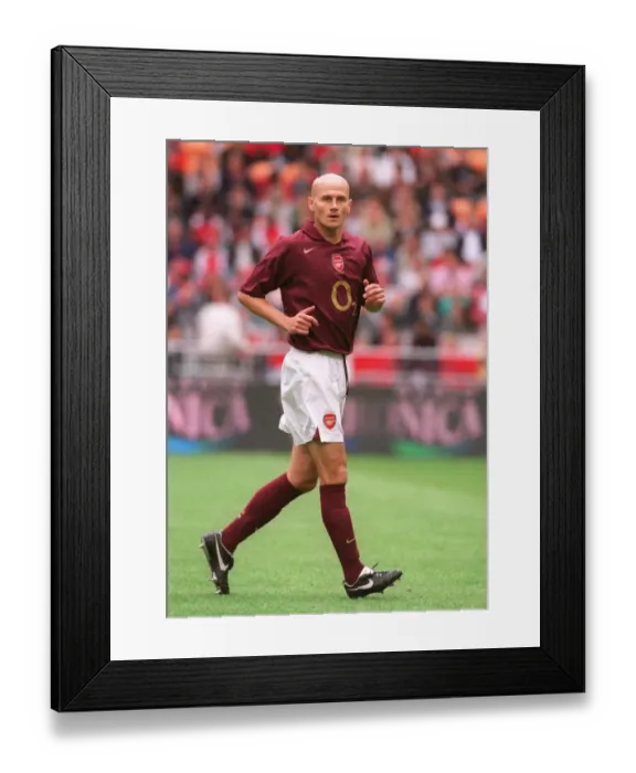 Framed Print : Pascal Cygan (Arsenal). Arsenal 2: 1 Porto. The Amsterdam Tournament